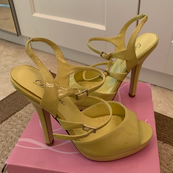 Shoes - Picture 5 of 8